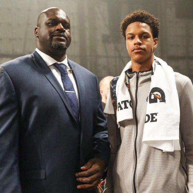 双后腰旁边 双后腰旁边