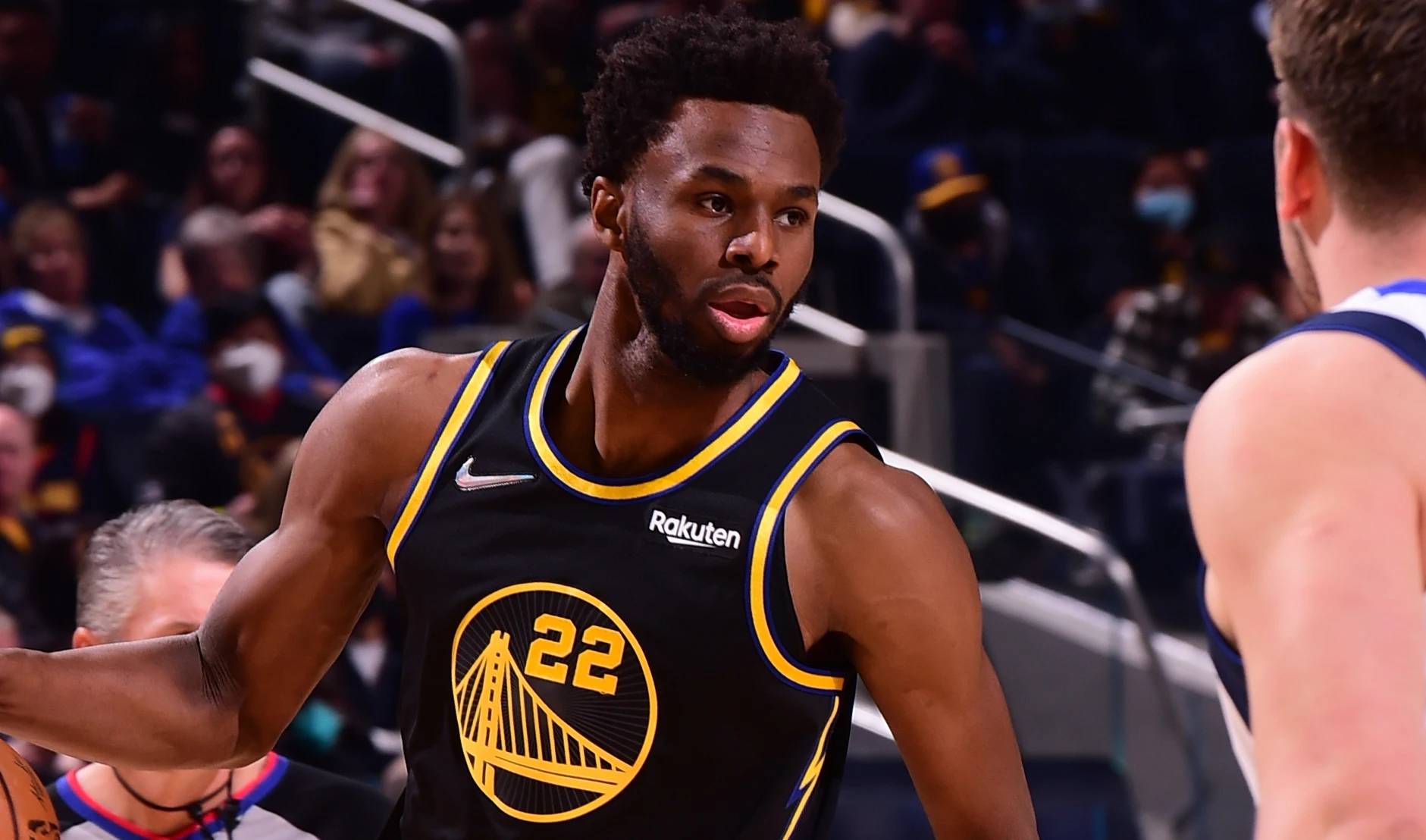 同时在侧翼 同时在侧翼